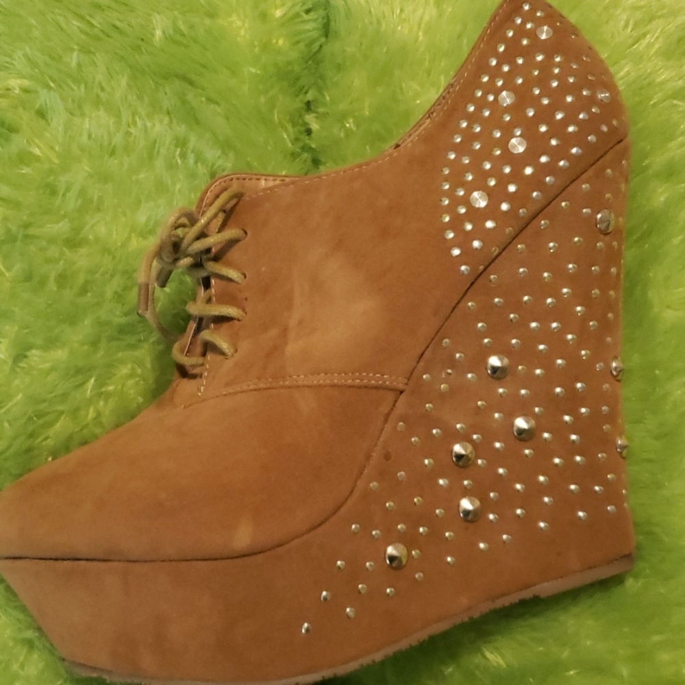 Heels - Picture 2 of 5